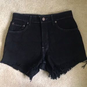 Black Jean Levi cut off shorts